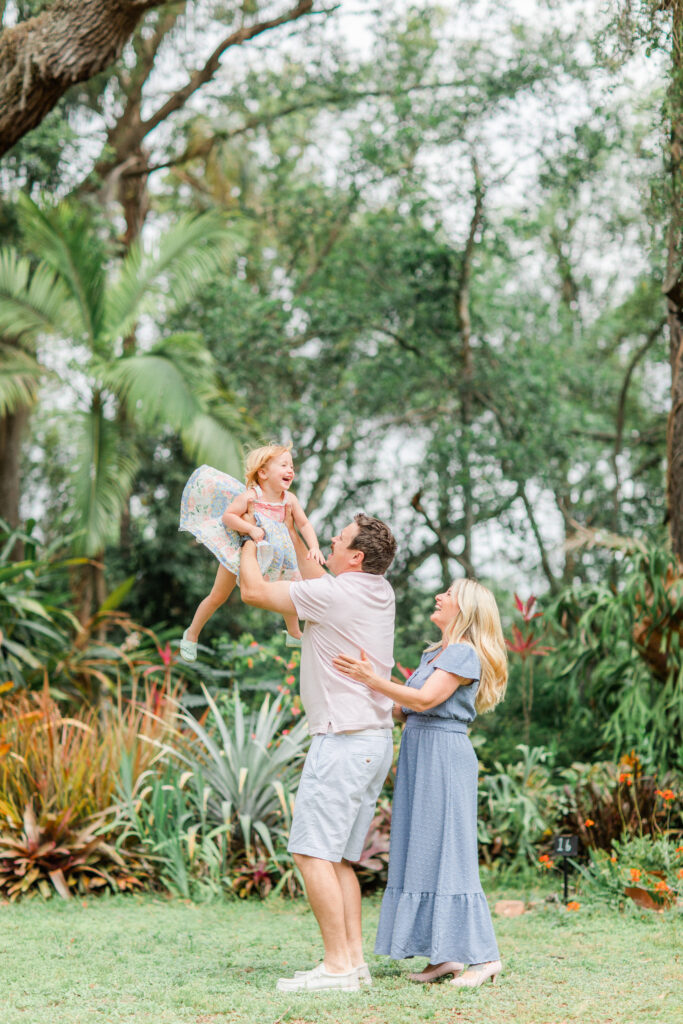 family playing together by Orlando Lifestyle photographer 