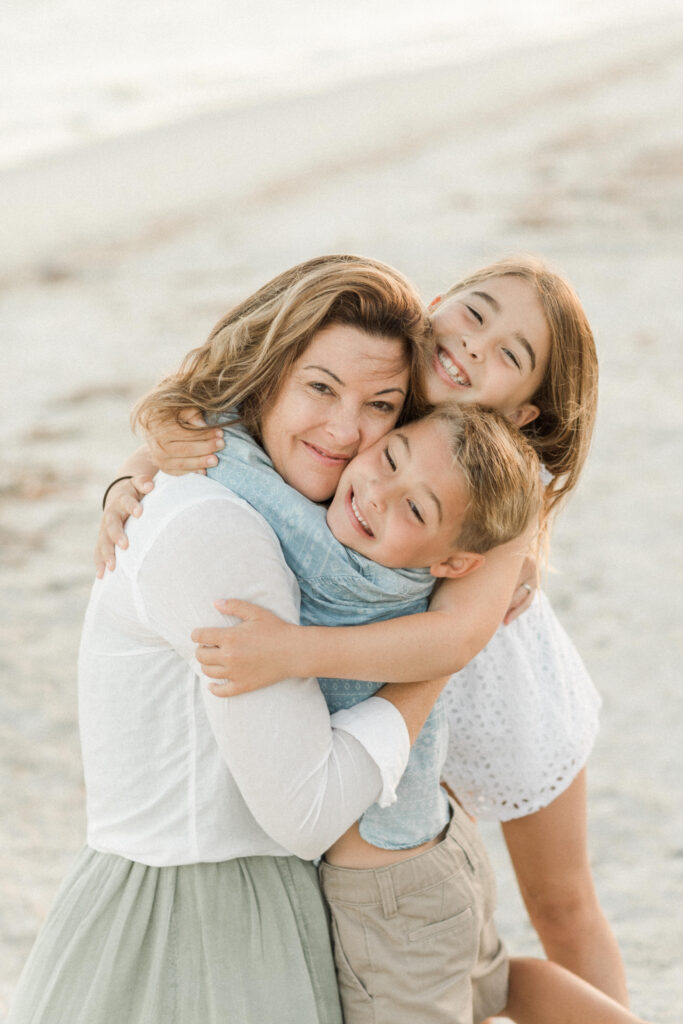 Mom and kids at an extended family photoshoot with Orlando family photographer.