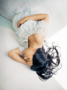 Pregnant woman maternity portrait session in Orlando