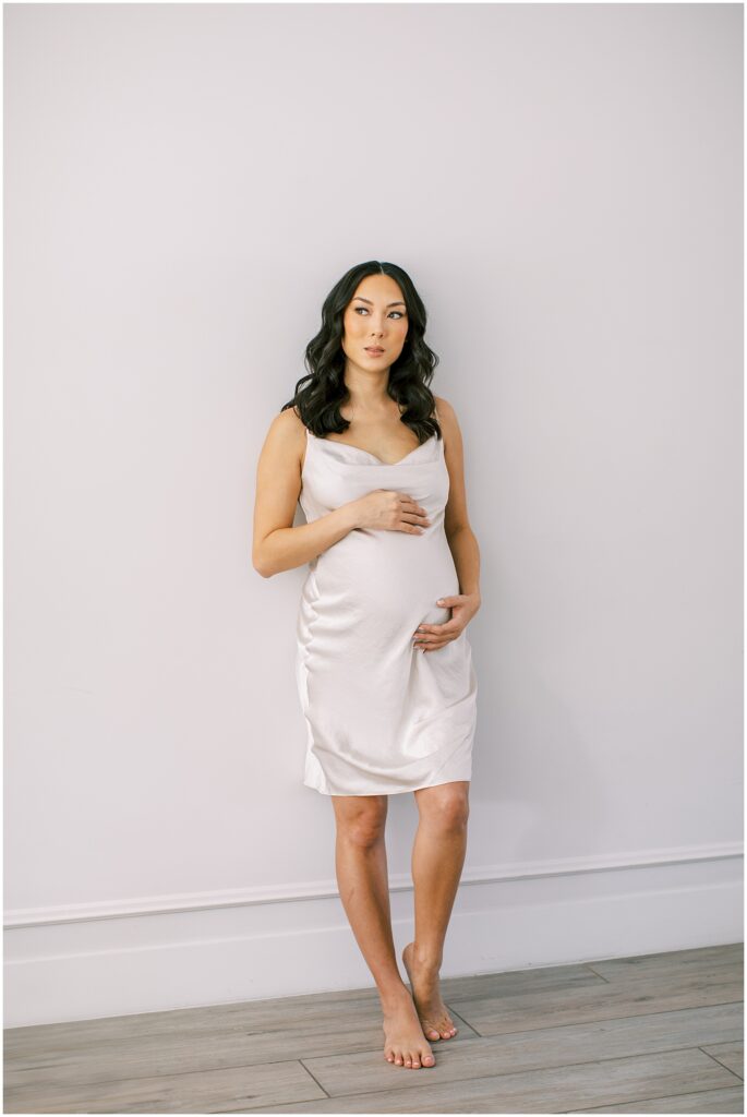 Stunning, relaxed and effortless in-home maternity session by Orlando maternity photographer, Rooted Love.