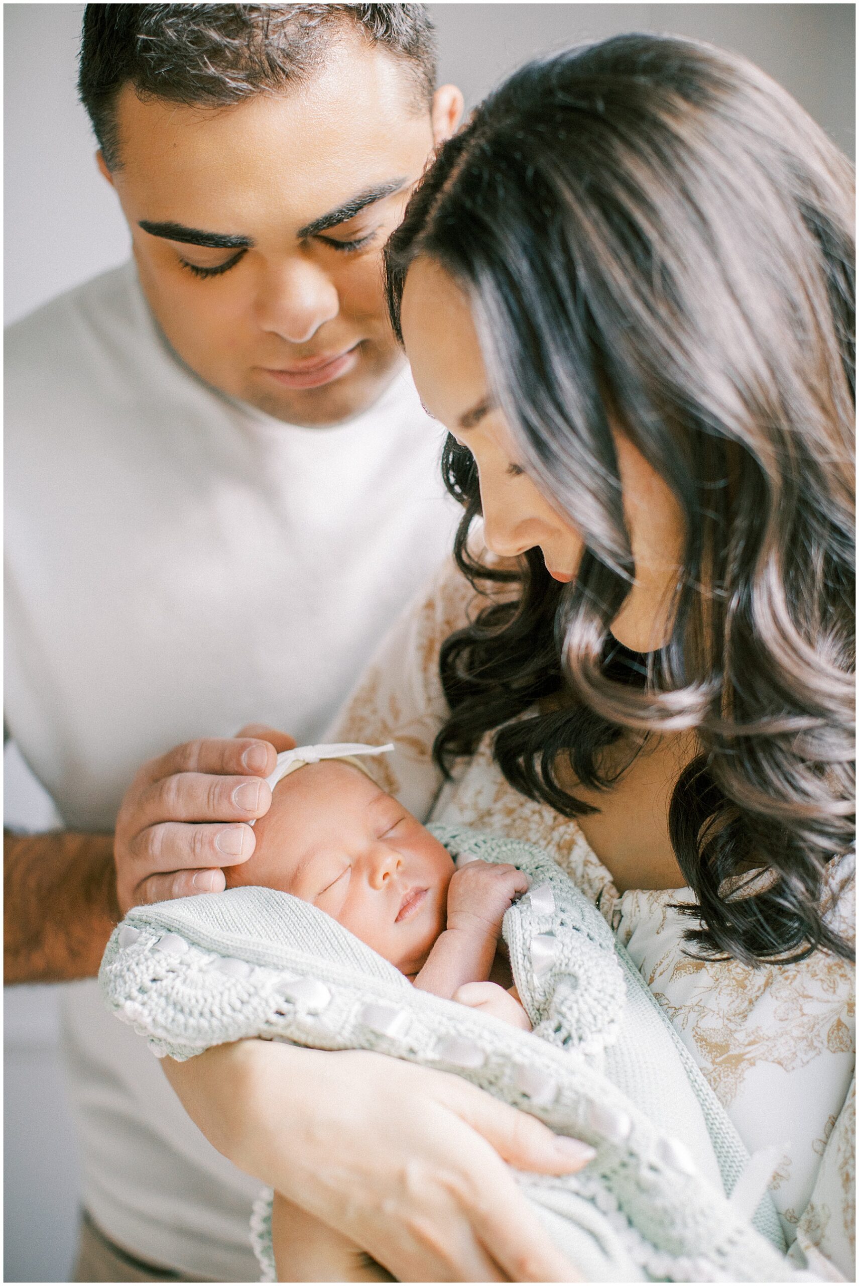 Light soaked at home newborn session by Orlando newborn photographer.