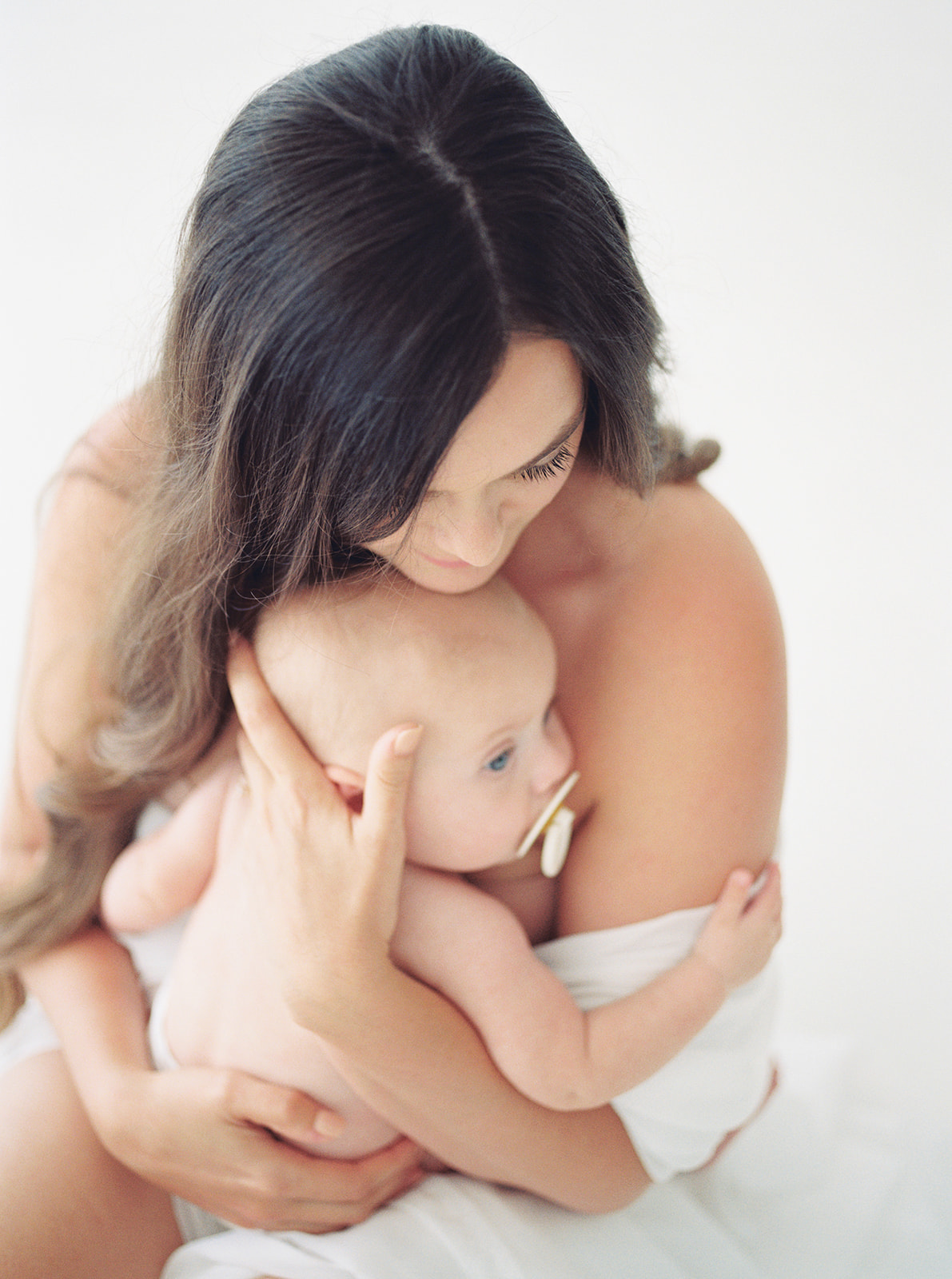 Natural and ethereal 6 month family milestone session by Orlando newborn photographer.